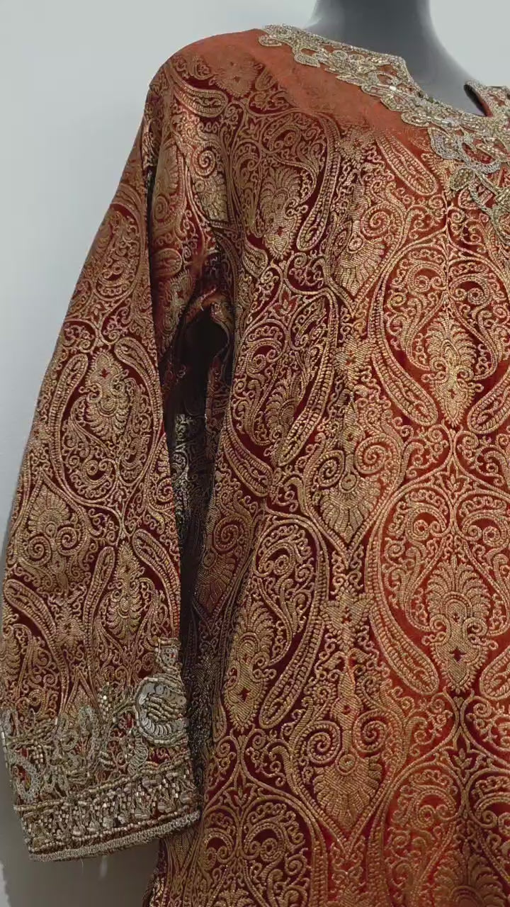 Pakistani suit